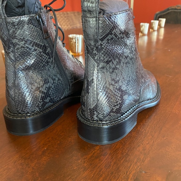 Vince Cabria Python-Print Booties - Picture 3 of 4
